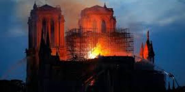 Incendio a Notre-Dame: in fiamme le nostre certezze