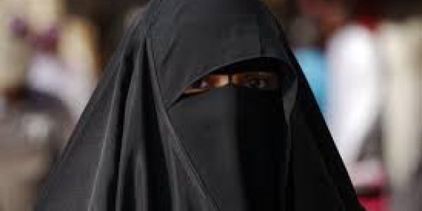 SCELTA O DOVERE? Il burqa….e la donna che lo indossa
