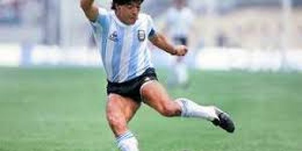 RUBRICA/Sport nella storia: Maradona, una vita tra dribbling e eccessi