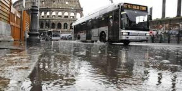Roma: la pioggia è diventata scuola di sopravvivenza
