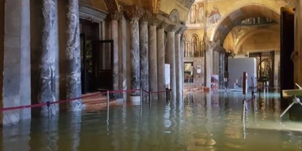 Venezia: quando l’arte si trova con l’acqua alla gola
