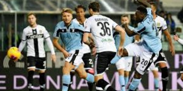 Calcio: Serie A, Lazio che soffre ma resiste