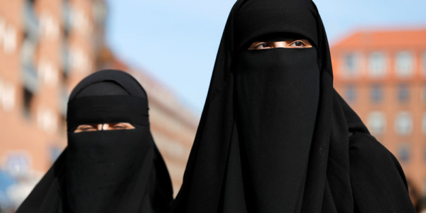 Niqab/il velo della condanna