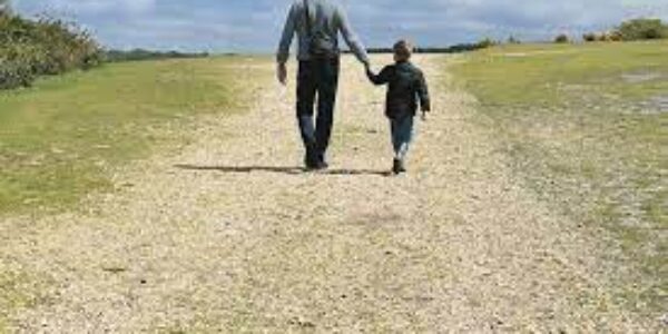 Padre-figlio/”Grazie papà: ora cammino da solo”