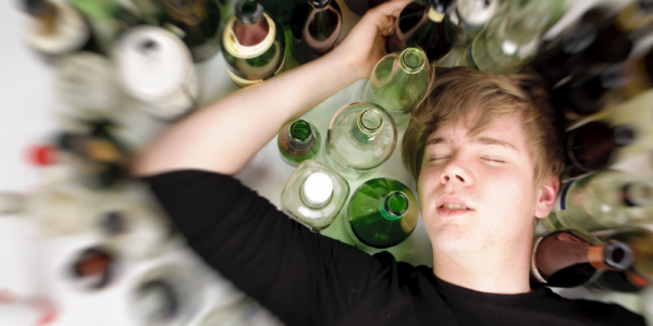 Giovani/ Droga e Alcool: lo sballo del sabato sera