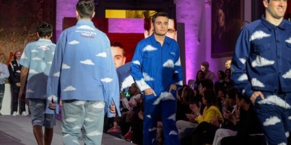 Moda/ “Ragazzi autistici in passerella al Campidoglio: un successo per la moda inclusiva.”