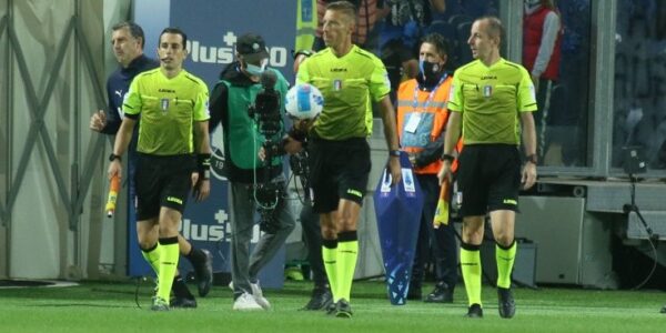 Calcio/Arbitri sempre più in crisi ed è coinciato il fuggi-fuggi