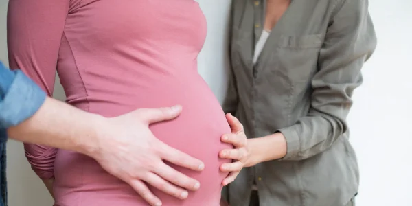 Politica/La gestazione per altra donna è ora reato