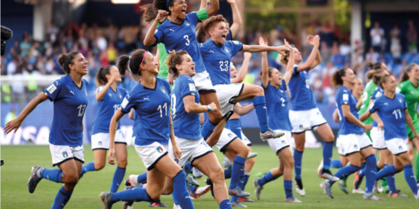 Sport/Il Calcio Femminile: Una Storia di Coraggio, Passione e Sogni