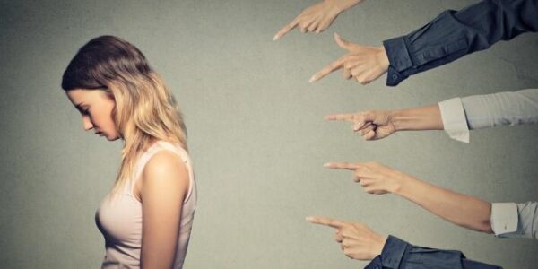 Femminicidio/Colpevoli di non aver detto “no” nel modo giusto